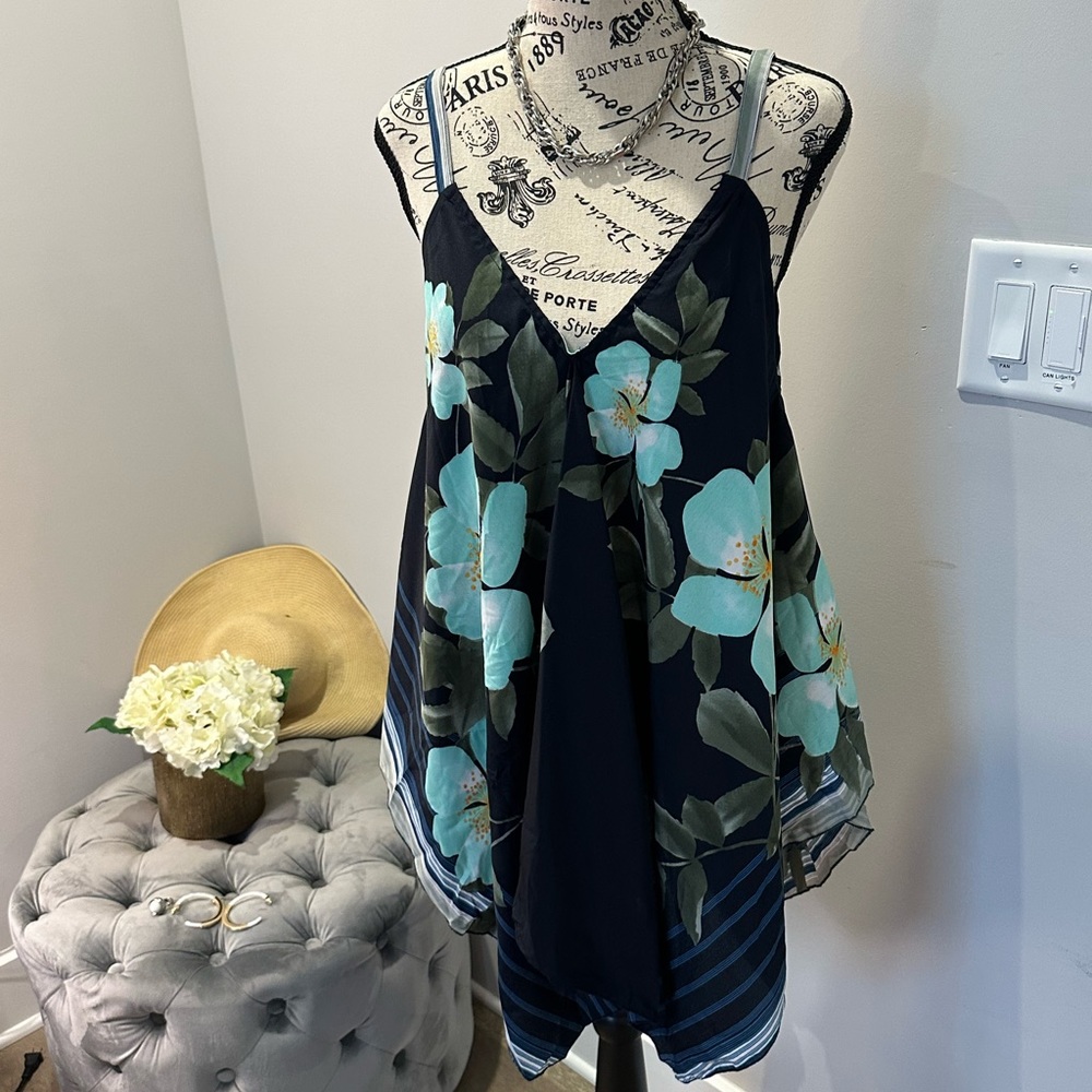 Vacay ready floral top. New. Size L